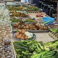 ร้านข้าวแกงเจ๊อ้อยร้อยล้าน (เจ้าดังย่านกะตะ) ตลาดสดแม่สมจิตต์กะตะ