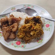 ข้าวแกงป้าอี๊ดชุมพรลาดพร้าวซอย1