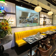 บรรยากาศ Bread Street Kitchen Emsphere
