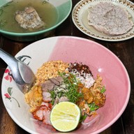 ก๋วยเตี๋ยวสุโขทัย by พี่นิด