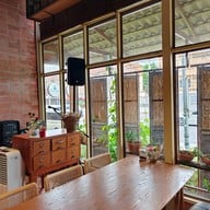 บรรยากาศ ติดอ่าง คาเฟ่ ร้านติดอ่างคาเฟ่ ชลบุรี