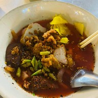 เมนูของร้าน เย็นตาโฟรสเด็ด  ก๋วยจั๊บรสเด็ด (ป้านัน) โต้รุ่งตลาดกลางลาดสวาย