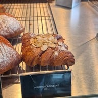 Luna : Crafted Pastry & Espresso