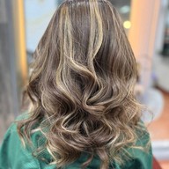 Yui Signature Hair (ยุ้ยซาลอน พุทธมณฑล สาย2) ร้านทำพุทธมณฑลสาย2 ออกเเบบทรงผมชายหญิง ทำสีผม ไฮไลท์ บารายาจ ยืดผม ดัดลอน ดัดวอลลุ่ม แก้ผมพัง ซ่อมผมเสีย บำรุงผม ทำเล็บ ต่อขนตา และสปา นวดหน้า นวดอโรม่า ครบวงจร จังหวัดกรุงเทพฯ พุทธมณฑล สาย2