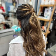 Yui Signature Hair (ยุ้ยซาลอน พุทธมณฑล สาย2) ร้านทำพุทธมณฑลสาย2 ออกเเบบทรงผมชายหญิง ทำสีผม ไฮไลท์ บารายาจ ยืดผม ดัดลอน ดัดวอลลุ่ม แก้ผมพัง ซ่อมผมเสีย บำรุงผม ทำเล็บ ต่อขนตา และสปา นวดหน้า นวดอโรม่า ครบวงจร จังหวัดกรุงเทพฯ พุทธมณฑล สาย2