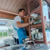 บรรยากาศ ข้าวขาหมู ก๋วยจั๊บ บ้านโมรา