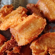 อั๊ยยะหมูทอด639 ทอดใหม่สดร้อนทุกเมนู อร่อยสะเด็ดน้ำมัน"