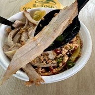 เมนูของร้าน หมูทอดเจ๊จง ปั๊มปตท. เทพารักษ์ กม.8 (PTT Thepharak KM8)