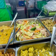 บรรยากาศ หมูทอดเจ๊จง ปั๊มปตท. เทพารักษ์ กม.8 (PTT Thepharak KM8)