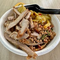 บรรยากาศ หมูทอดเจ๊จง ปั๊มปตท. เทพารักษ์ กม.8 (PTT Thepharak KM8)