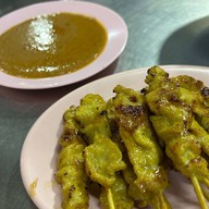 เมนูของร้าน หมูสะเต๊ะ ยศเส และ ก๋วยจั๊บน้ำใส ยศเส