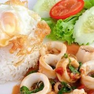 เส้นกระเพรา by (ครัวจารณ์หนุ่ม)
