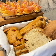 La Tavola โรงแรมเรเนซองซ์ กรุงเทพฯ ราชประสงค์