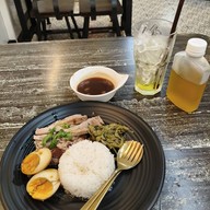 เมนูของร้าน ขาหมูกระทะทอง(ต้มถั่ว) คลองสาน - เจริญนคร - ตากสิน