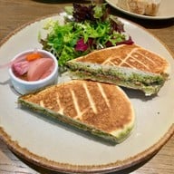 Roast เอ็มควอเทียร์