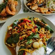 ภุมรินทร์กระเพาะปลา ซีฟู้ด ราดข้าว เจ้าเก่าจ้า