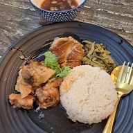 ขาหมูกระทะทอง(ต้มถั่ว) คลองสาน - เจริญนคร - ตากสิน
