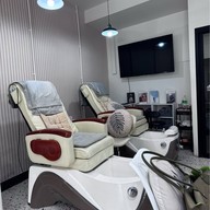 The Nail House & Eyelash (BTS Phayathai Exit 2)