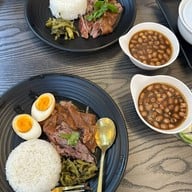 ขาหมูกระทะทอง(ต้มถั่ว) คลองสาน - เจริญนคร - ตากสิน