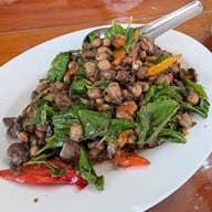 เมนูของร้าน ครัวเจ๊แมว ปากน้ำปราณ