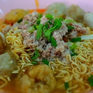 ก๋วยเตี๋ยวแคะสีลม