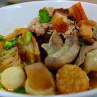 ก๋วยเตี๋ยวแคะสีลม