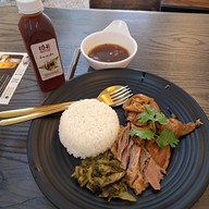 ขาหมูกระทะทอง(ต้มถั่ว) คลองสาน - เจริญนคร - ตากสิน