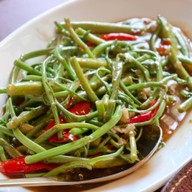 เมนูของร้าน ชูโรงกะเพราเดือดไข่กรอบ Churong Bangkok