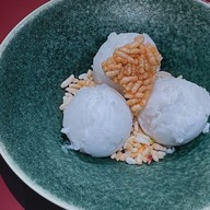 เมนู ชูโรงกะเพราเดือดไข่กรอบ Churong Bangkok
