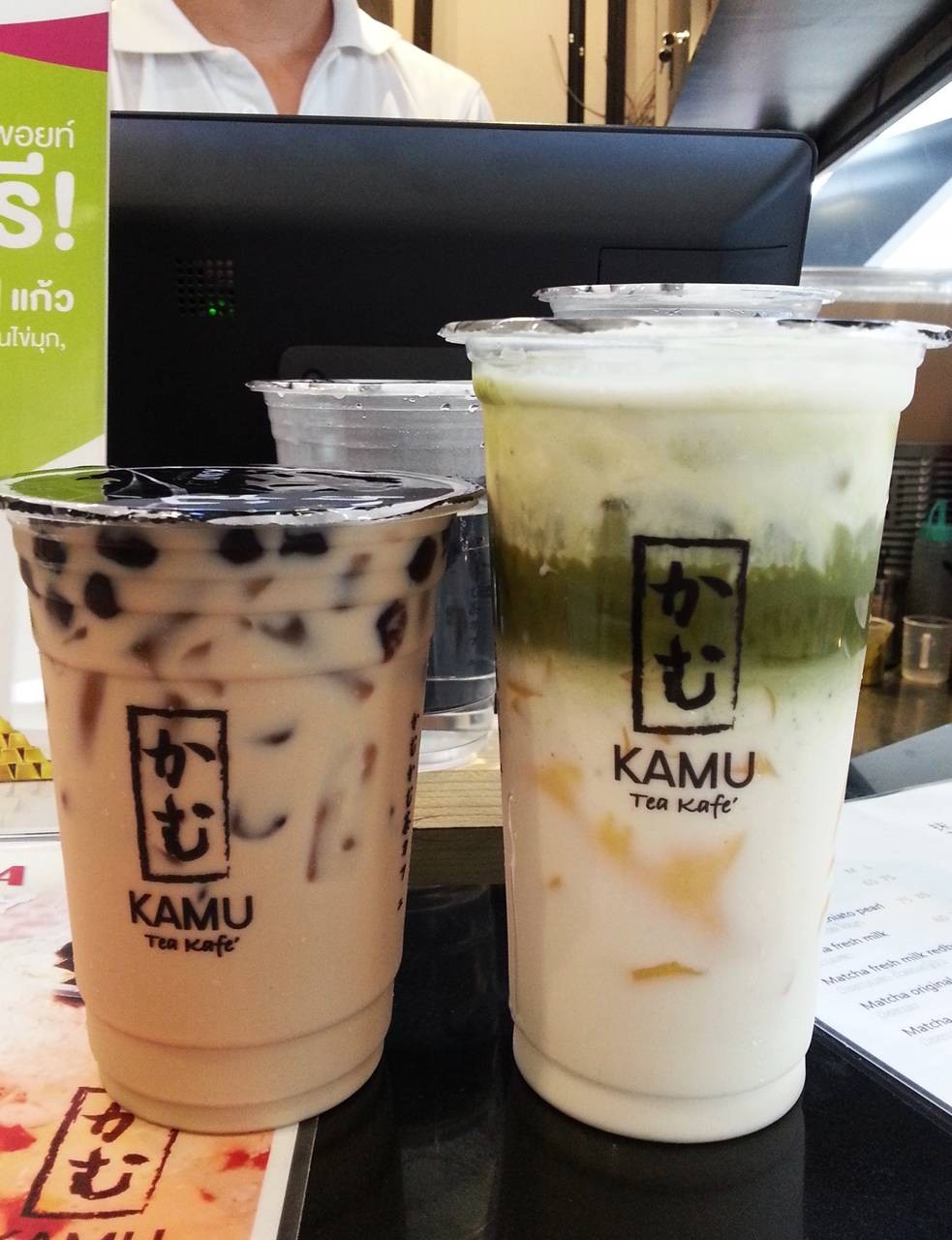 ชานมไซส์ M กับMatcha macchiato ไซส์ L 