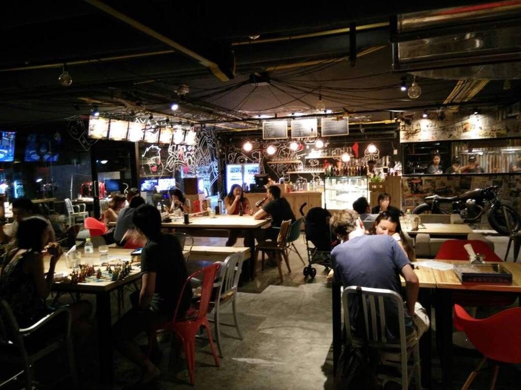 Game Over Lounge ทองหล่อ