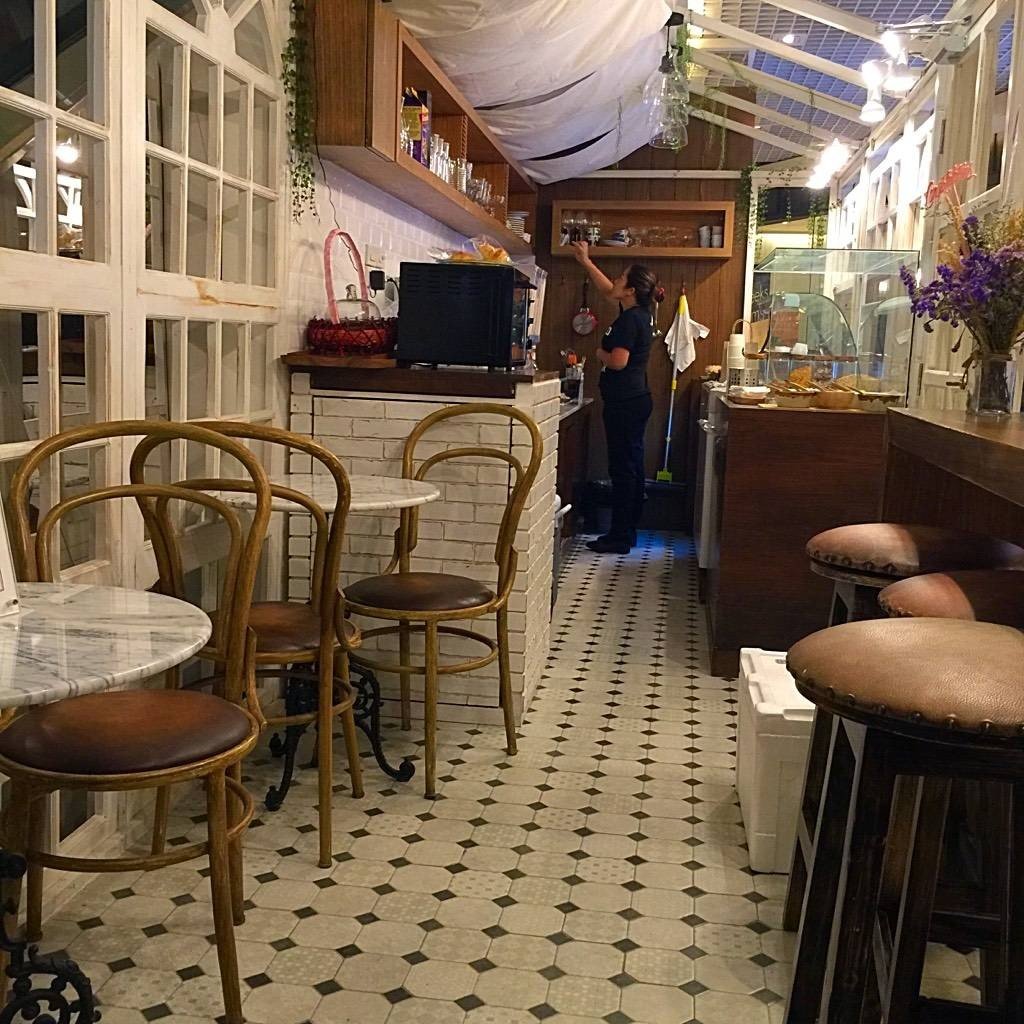 น้ำเต้าหู้เตาถ่าน ตึก8 ทองหล่อ