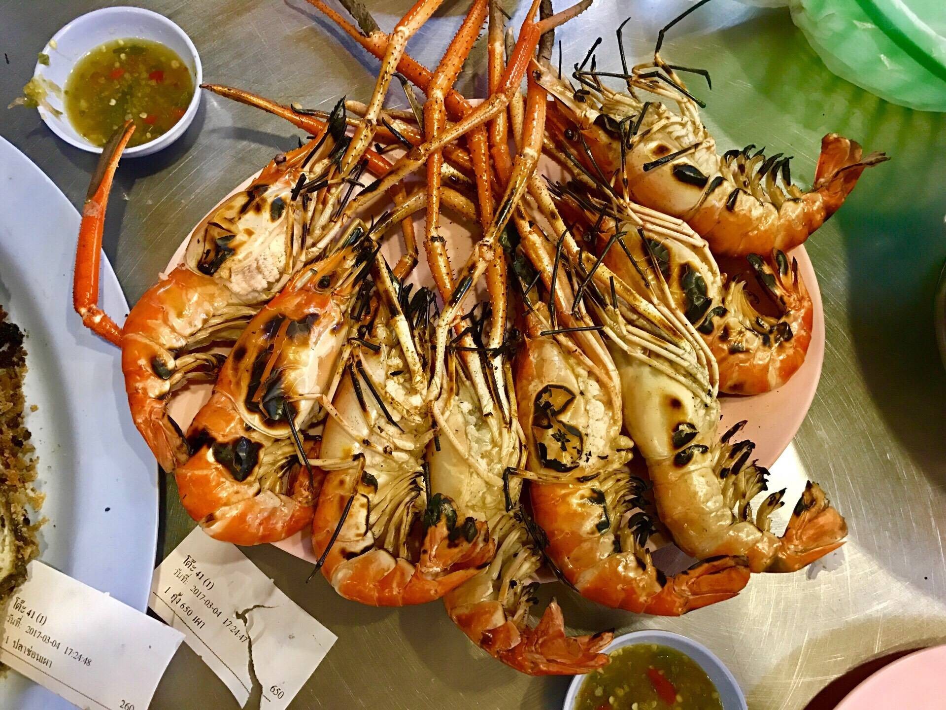 กุ้งเผาขนาดแปดตัวโลราคา 650 บาท