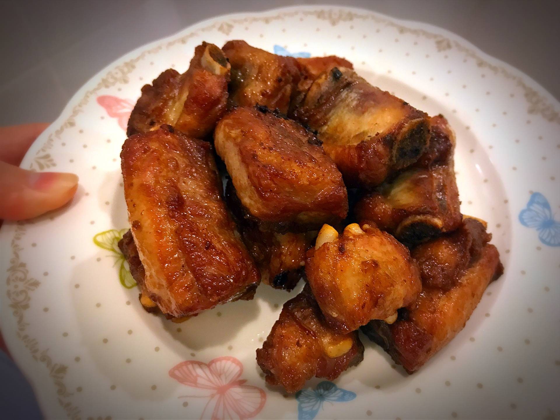 กระดูกหมูทอดน้ำปลา