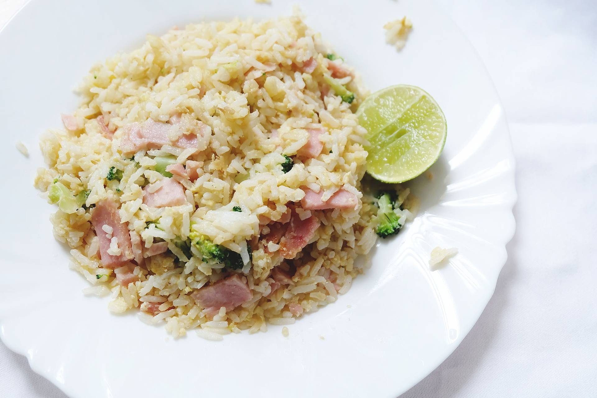 ข้าวผัดแฮม เมนูง่ายๆเพียง 5 นาที