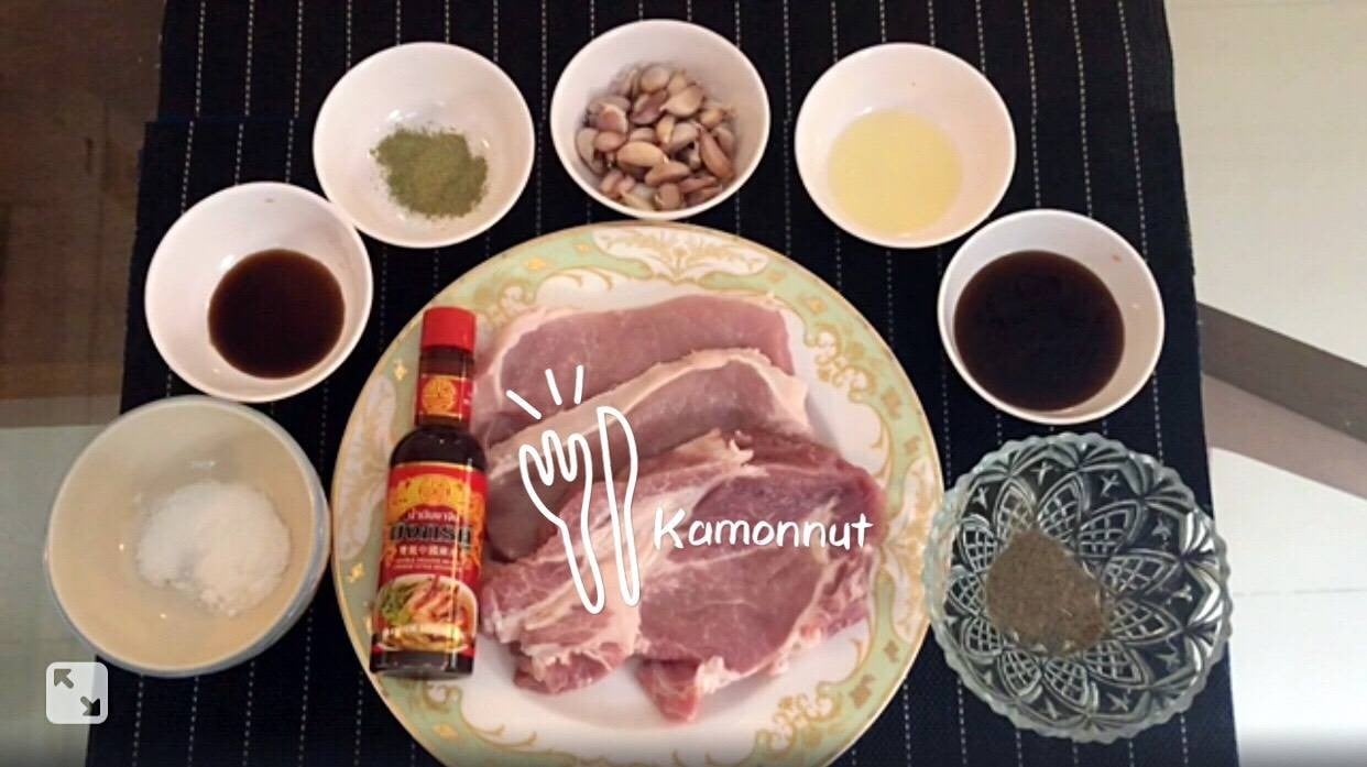 ข้าวหมูอบกระเทียมพริกไทย