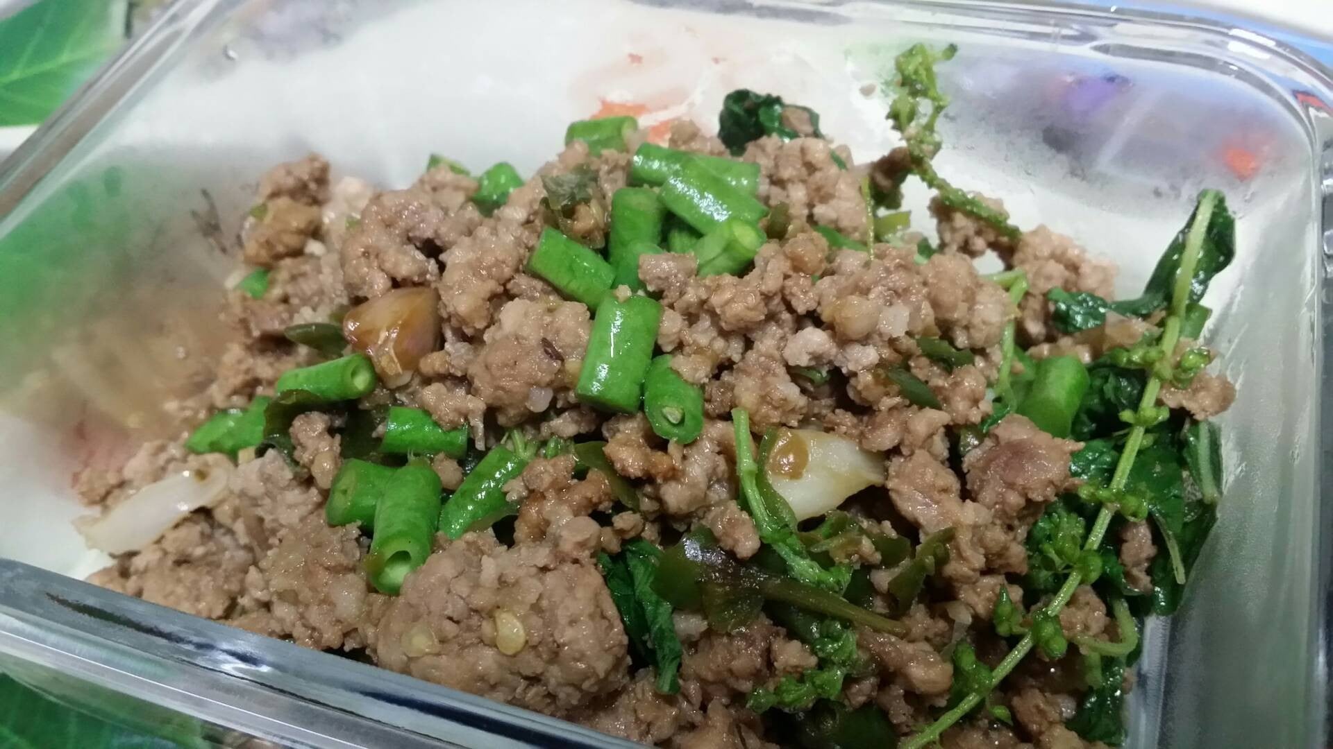ผัดกระเพราหมูสับใส่ถั่วฝักยาว