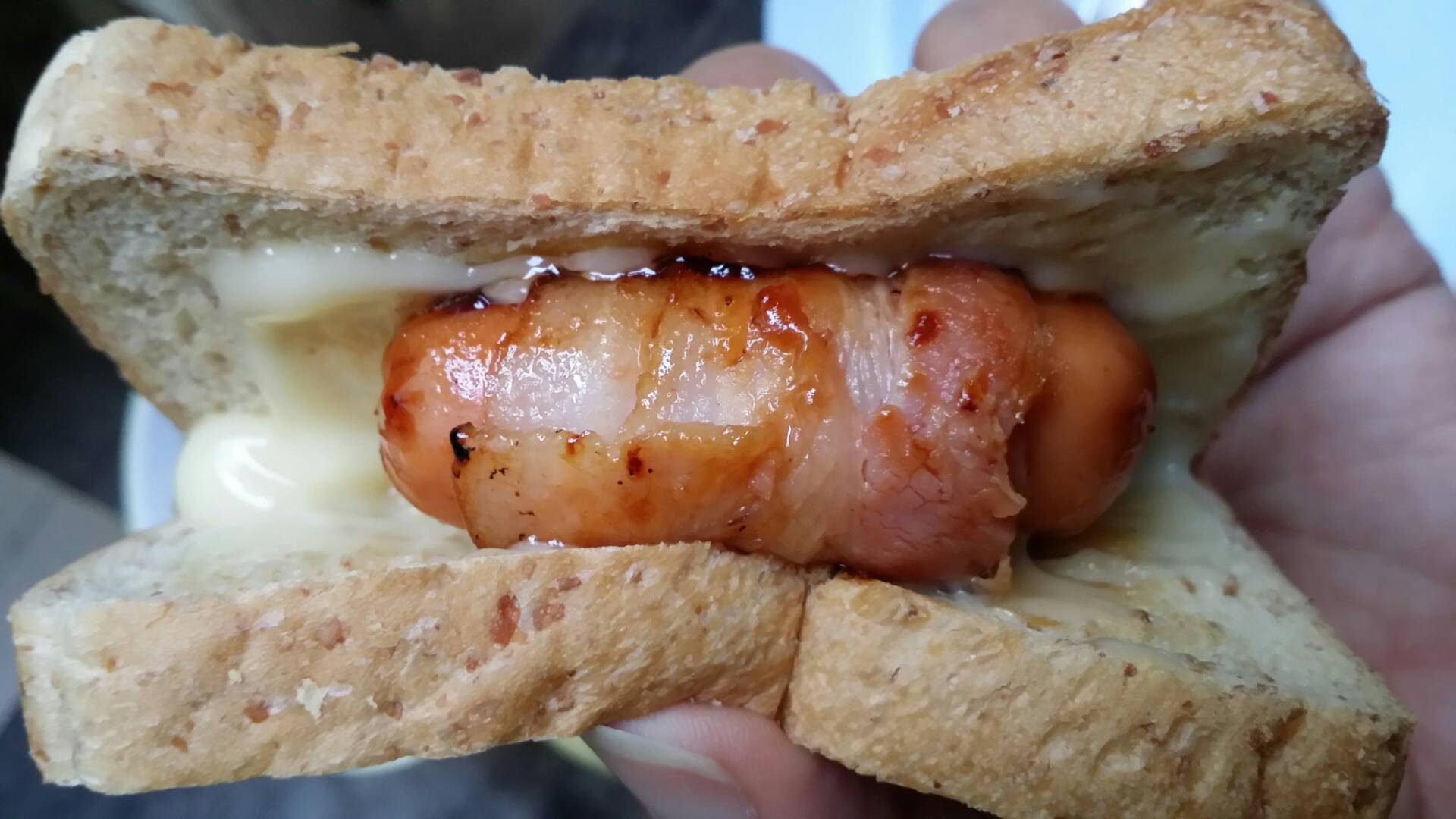 ไส้กรอกพันเบคอนมิ๊กซ์ซอส