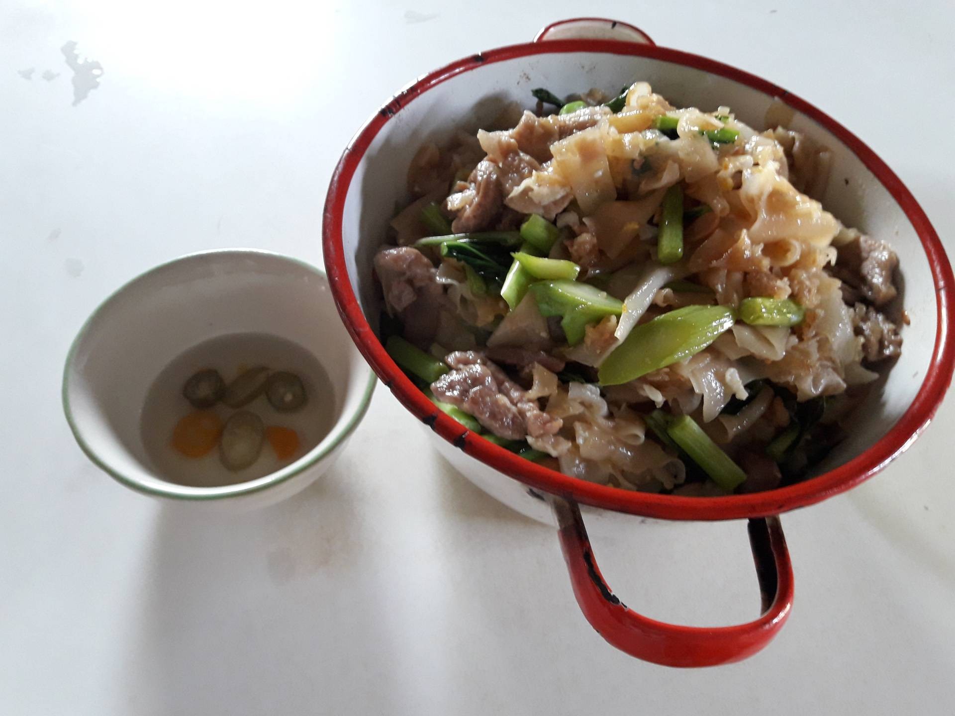 ผัดซีอิ๊วเส้นใหญ่หมูหมัก