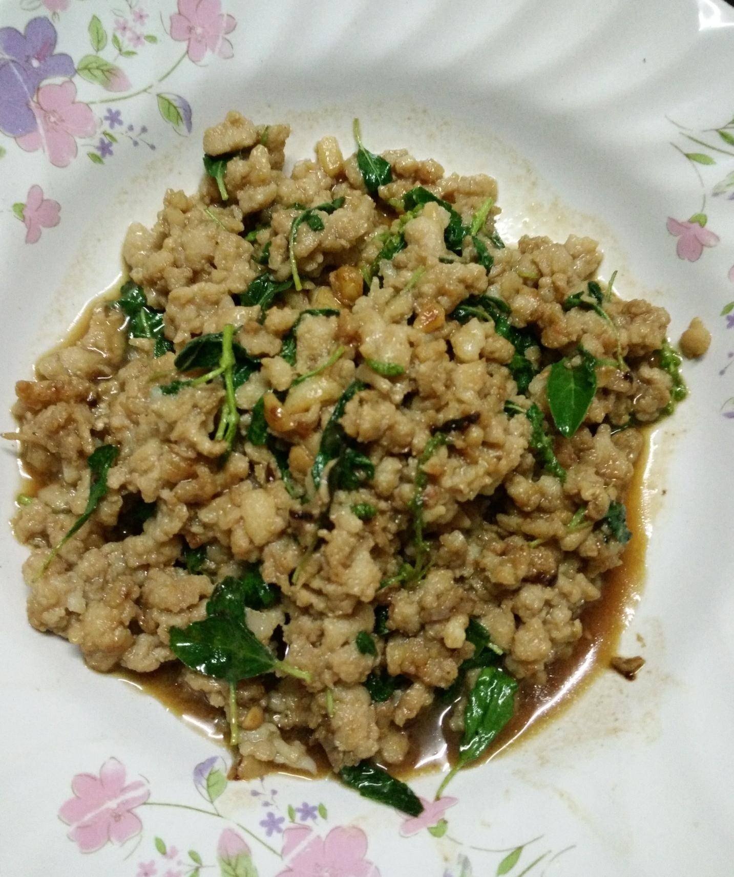 กะเพราหมูสับฉบับคุณแม่