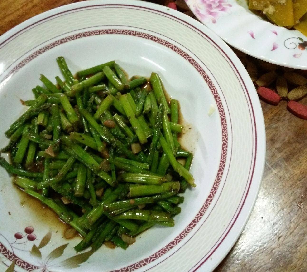 หน่อไม้ฝรั่งผัดน้ำมันหอย
