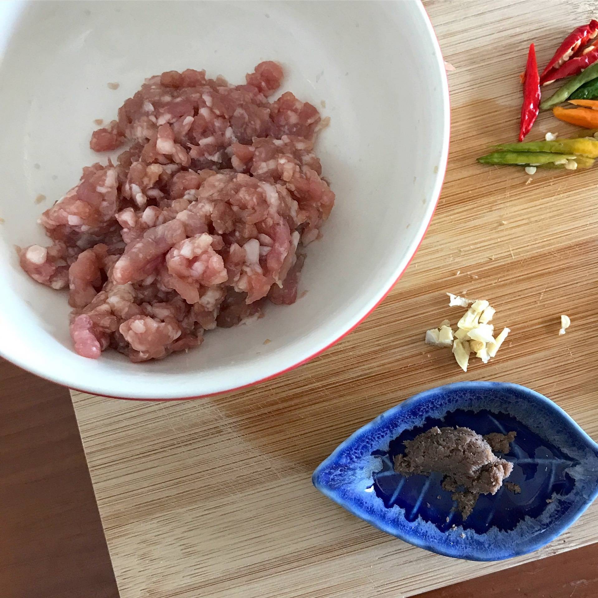 ผัดผักบุ้งกะปิหมูสับ