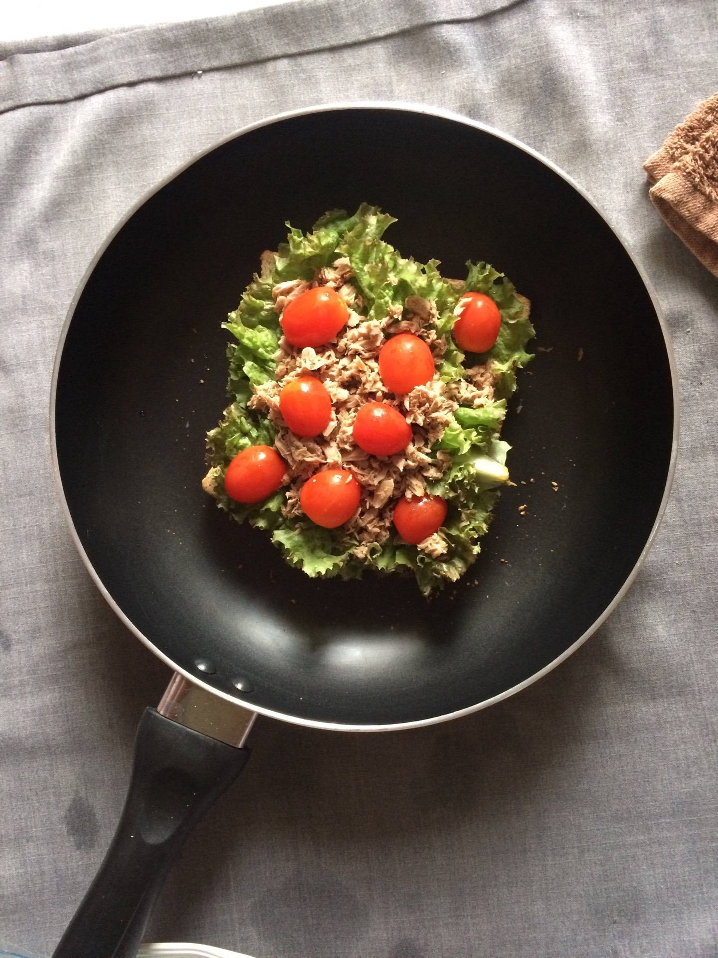 ทูน่าแซนด์วิชเปิดหน้า