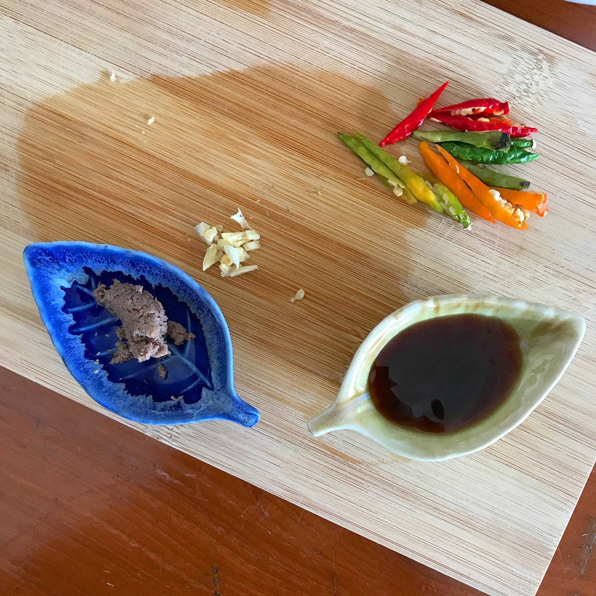 ผัดผักบุ้งกะปิหมูสับ