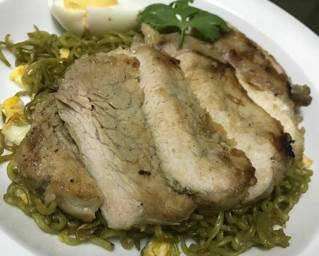 ผัดหมี่หยกกับหมูย่าง