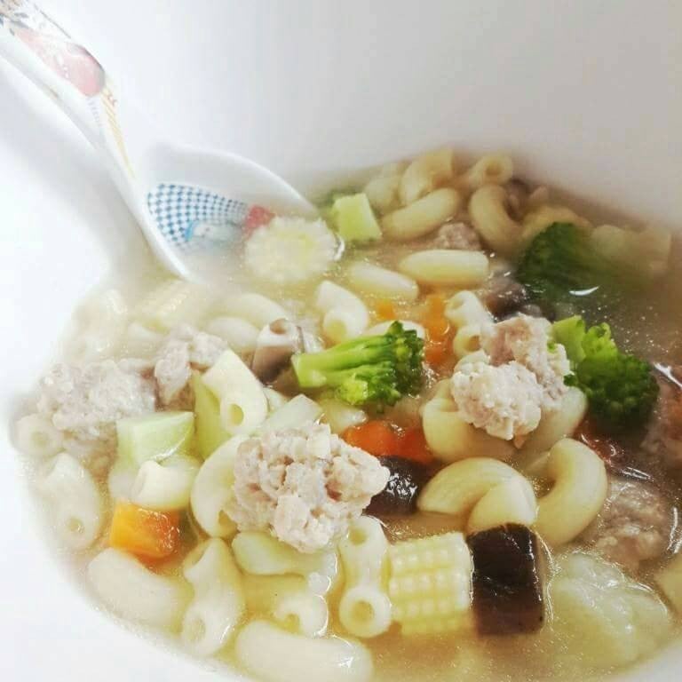 ต้มมักกะโรนีหมูสับ