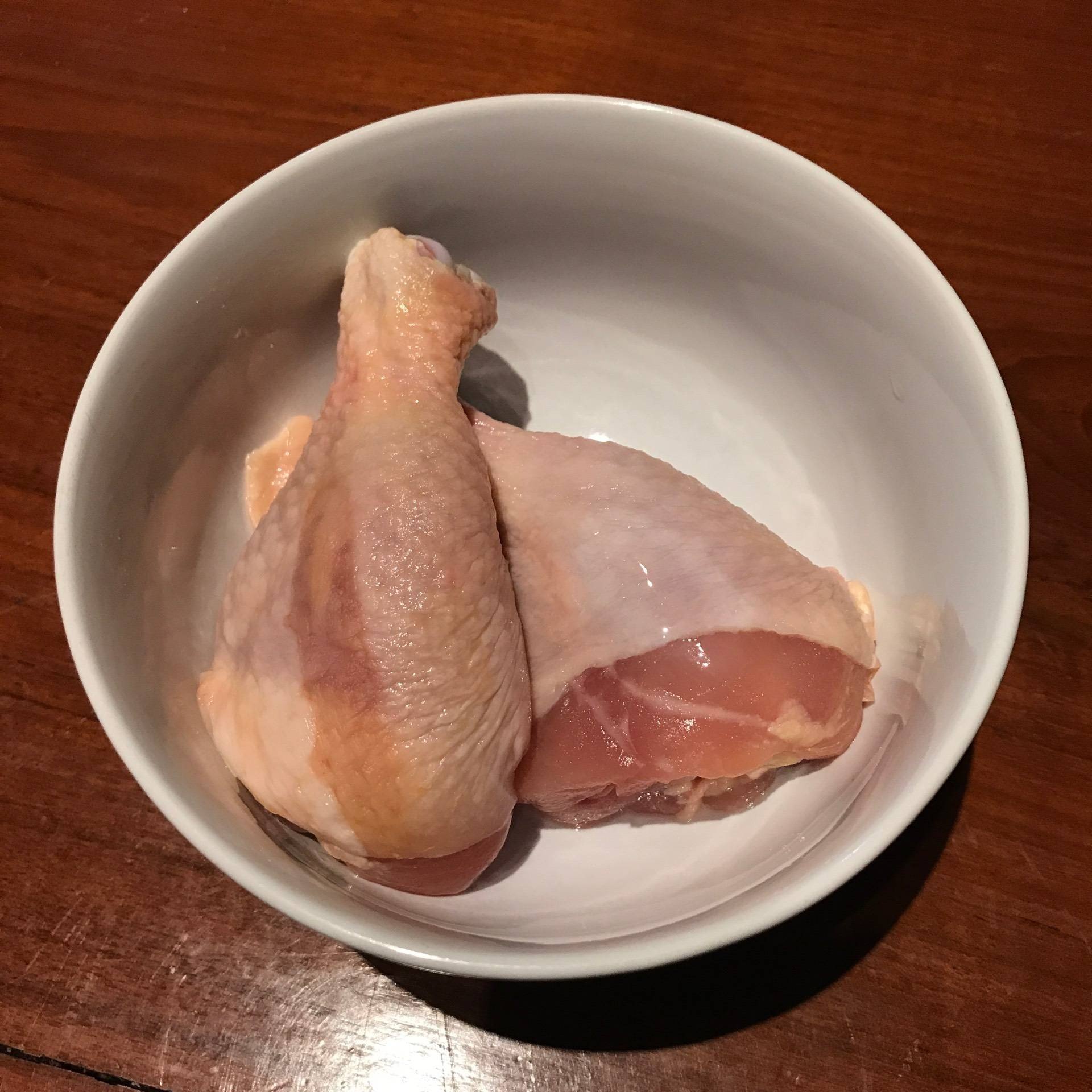 น่องไก่ทอดโรยหอมแดงกรุบกรอบ