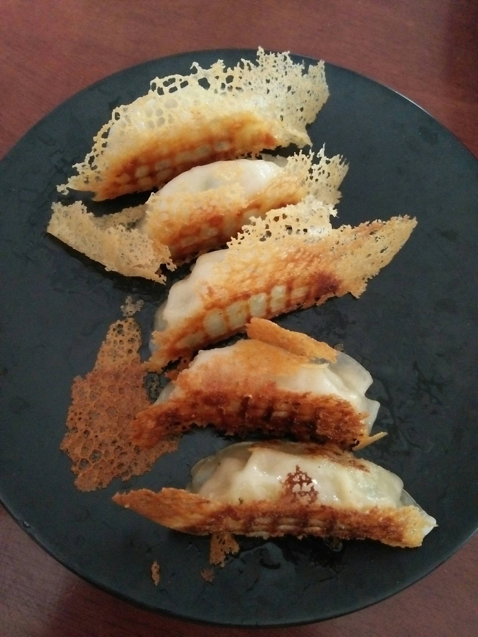 การทอดเกี๊ยวซ่าแบบกรอบๆ