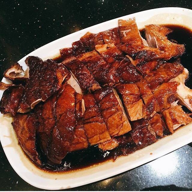 เป็ดย่างกับน้ำราดหวานๆ