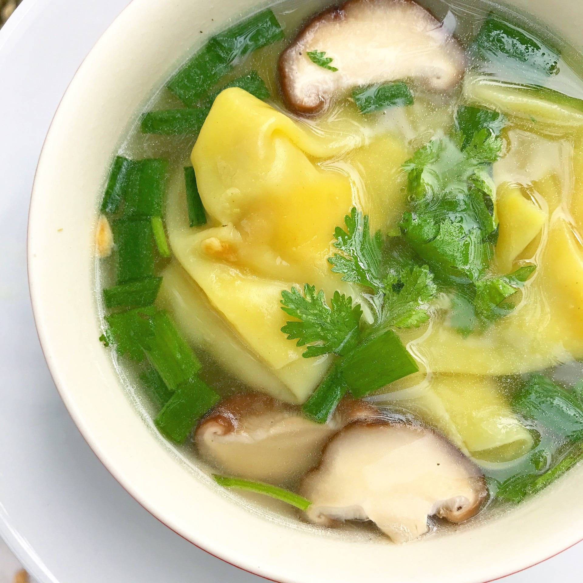 เกี๊ยวน้ำหมูสับเห็ดหอม